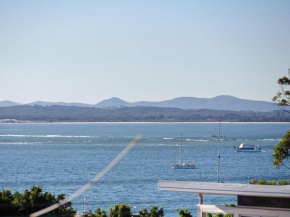 4 'Yarramundi' 47 Magnus Street - air conditioned unit with water views Nelson Bay